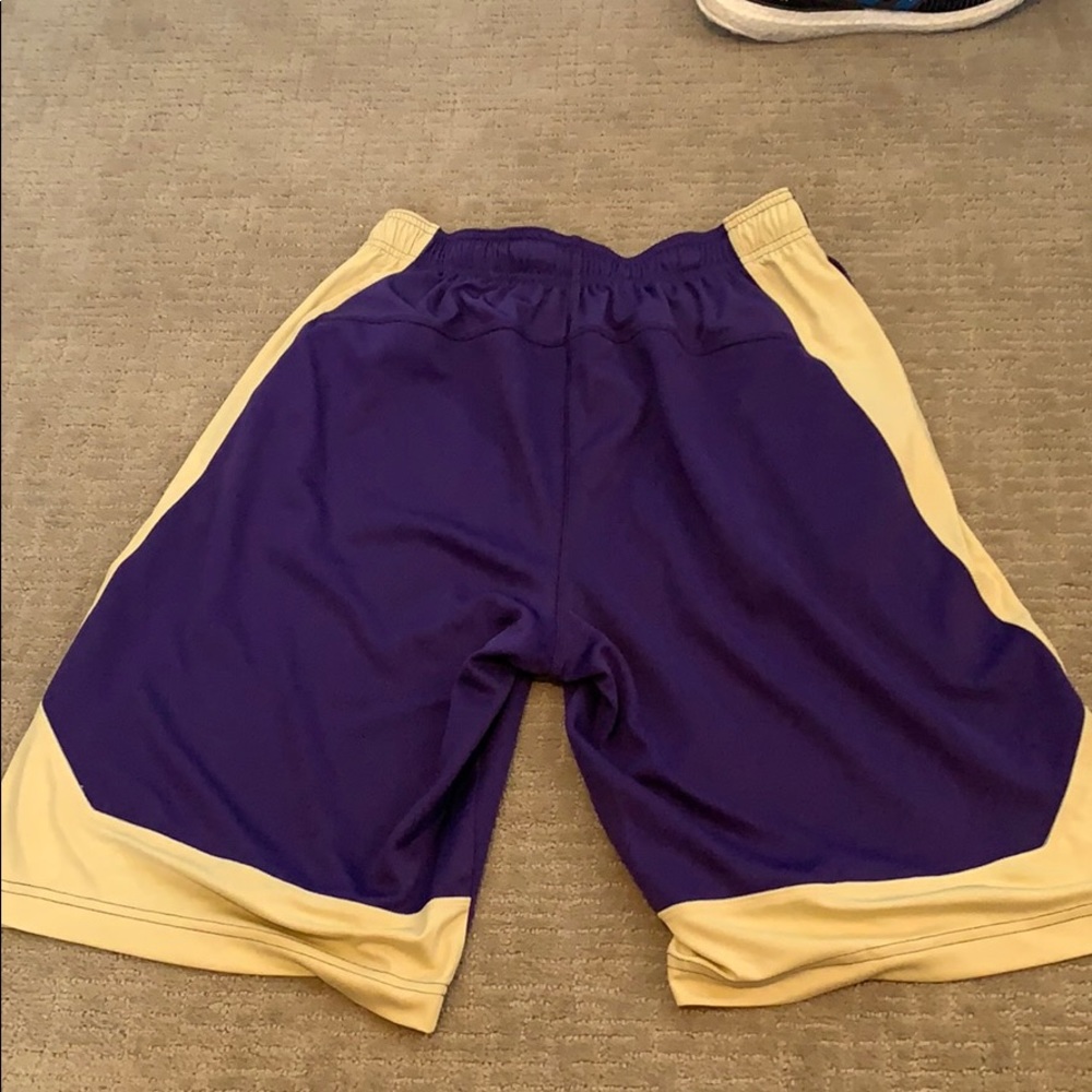 Washington Huskies Basketball Shorts - Picture 2 of 3